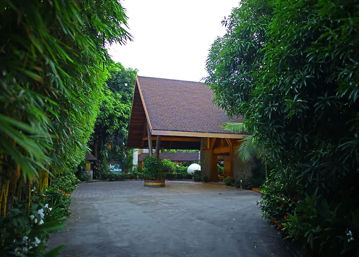 Uday Suites - The Airport Hotel