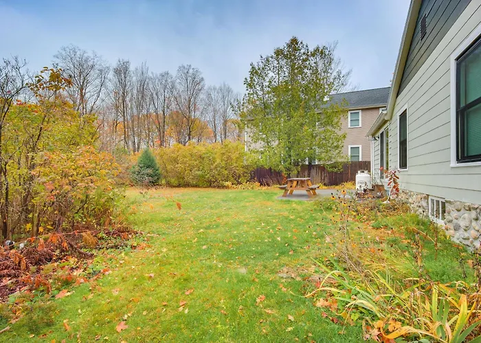Comfortable Lincoln Home: Walk To Main Street!