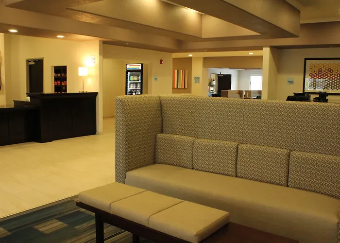 Holiday Inn Express Hotel & Suites Glasgow By Ihg