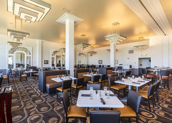 Mammoth Hot Springs Hotel