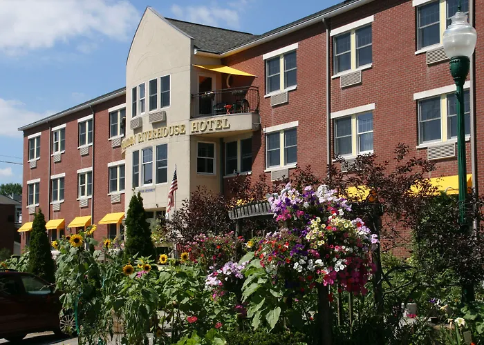 Camden Riverhouse Hotel And Inn
