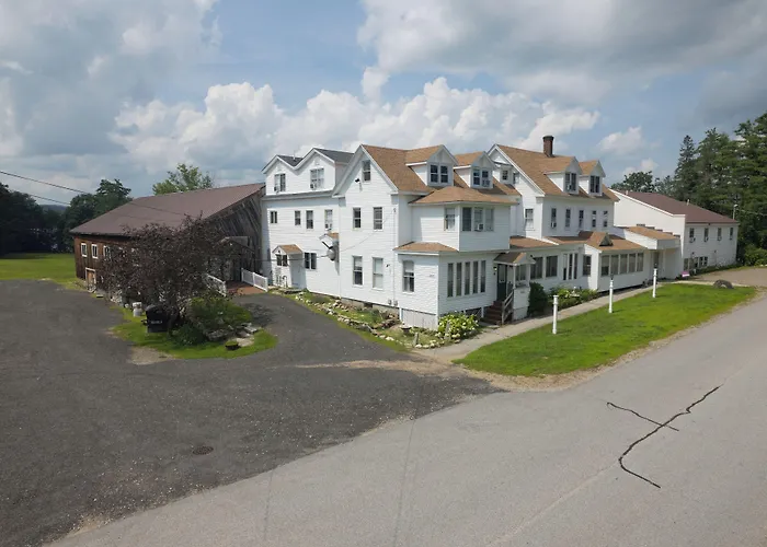 Lake Shore Farm Inn