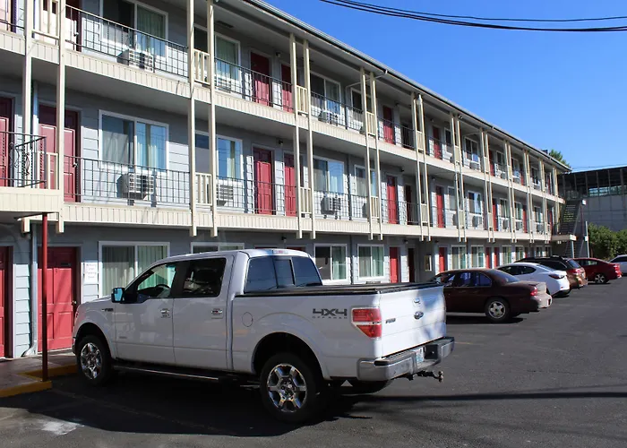 Cougar Land Motel