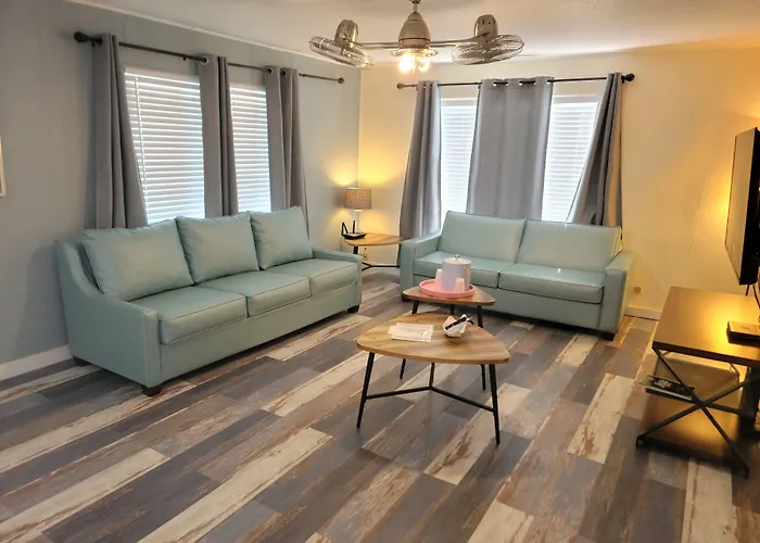 Upper Deck Hotel&Bar - Adults Only
