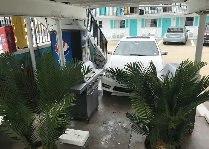 Surfcomber Motel