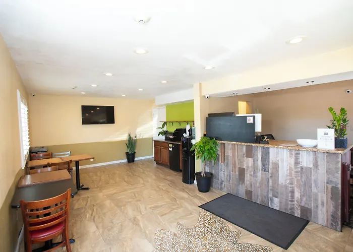 Budget Inn By 101 Bus From Downtown