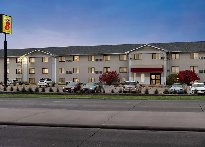 Super 8 By Wyndham Lincoln North Hotel