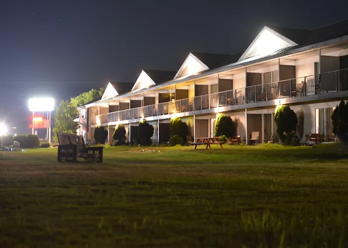 Monashee Motel