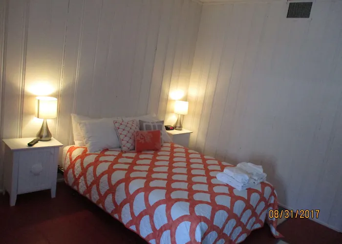 Surfside Inn Chatham