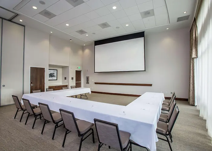 Hampton Inn & Suites Oahu Kapolei - Free Parking - No Resort Fee