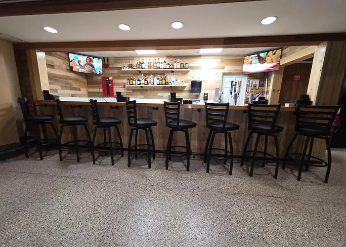 Katahdin Inn & Suites