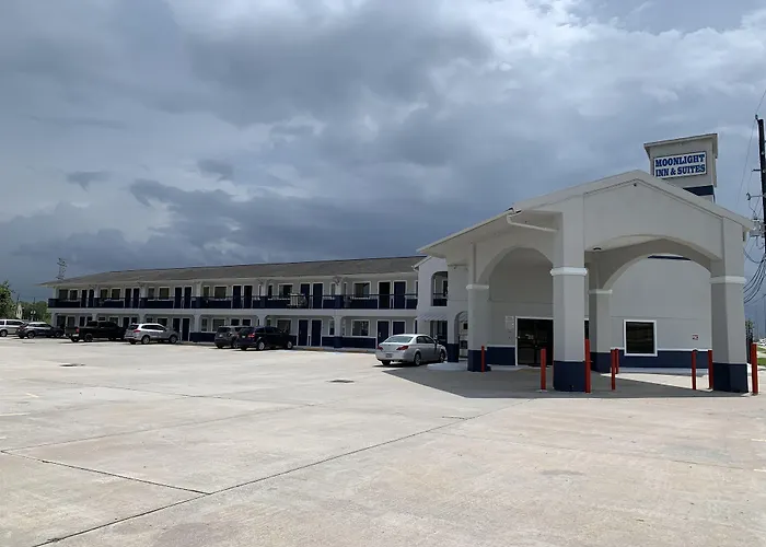 Moonlight Inn & Suites