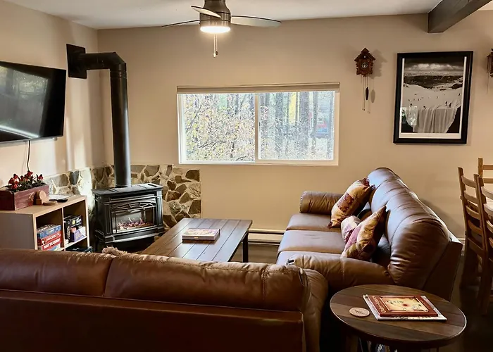 Chalet At The Base Of Schweitzer Mountain