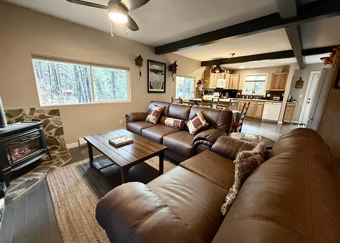 Chalet At The Base Of Schweitzer Mountain