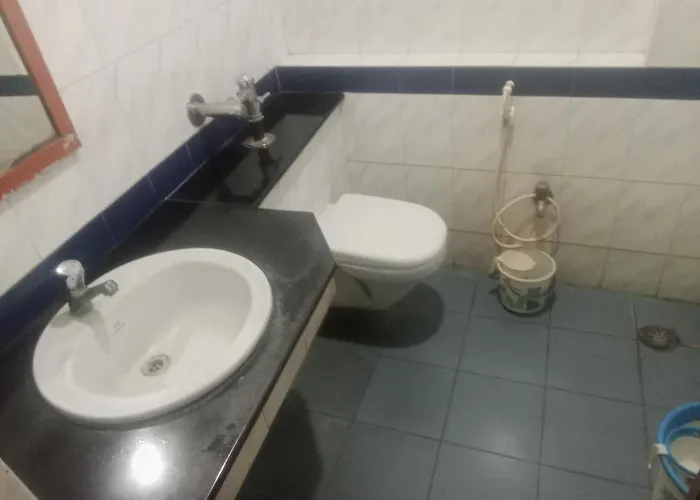 Hotel Valluvar