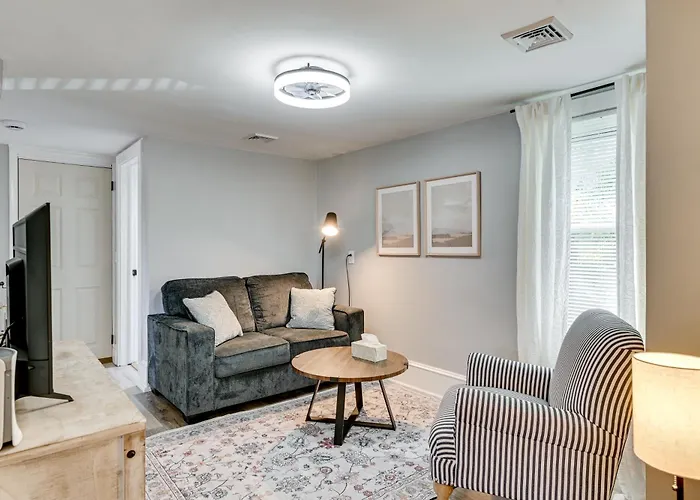 2 Mi To Uptown: Centrally Located Kingston Apt!