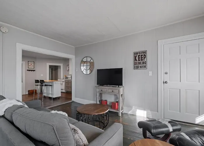 Stylish First Floor Apartment W Private Front Porch