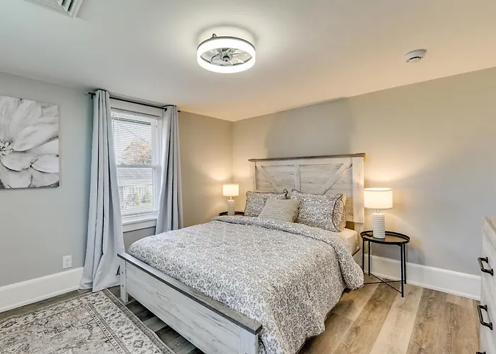 2 Mi To Uptown: Centrally Located Kingston Apt!