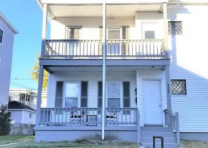 Stylish First Floor Apartment W Private Front Porch