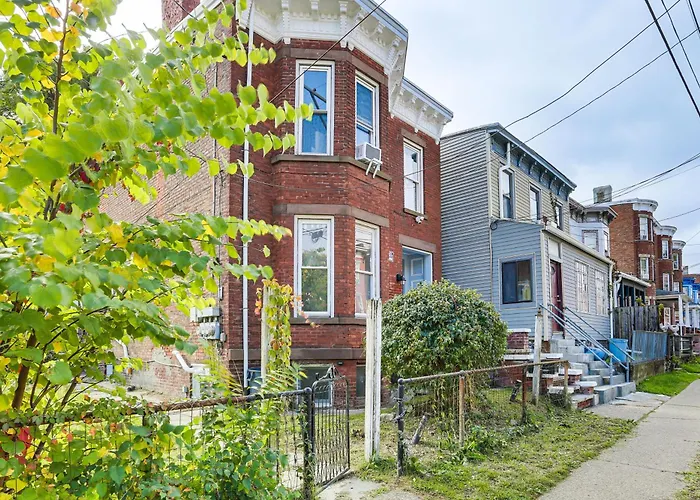 Explore & Work! Stylish Washington Heights Duplex