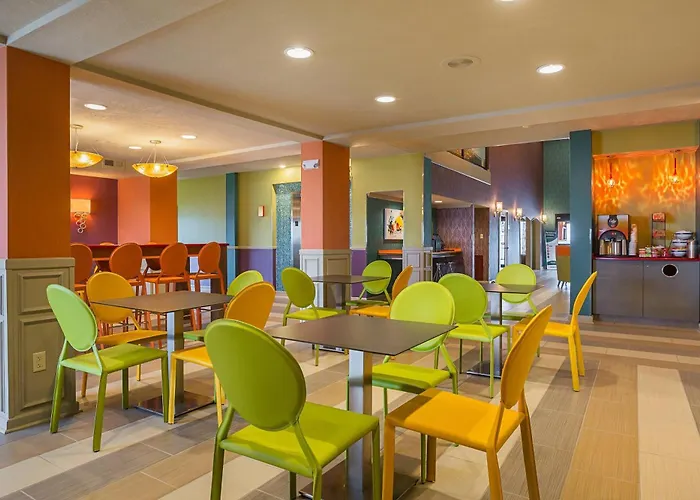 Clarion Inn & Suites Evansville Eastland Area