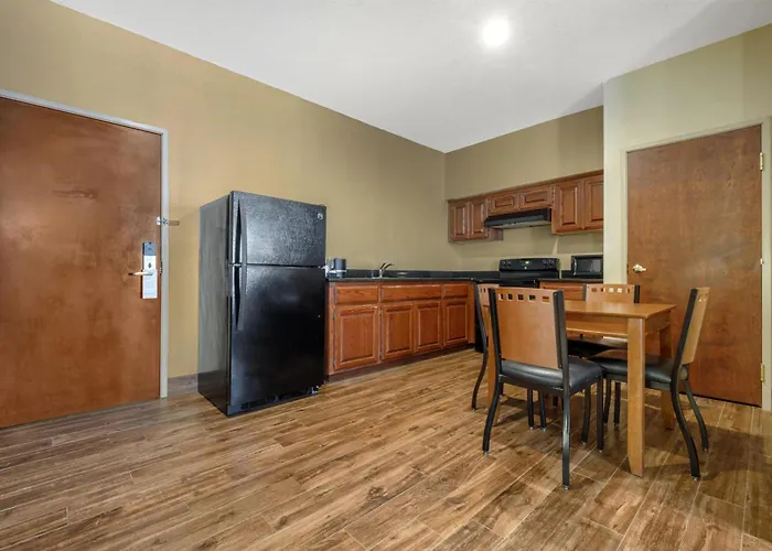 Best Western Plus Shamrock Inn & Suites