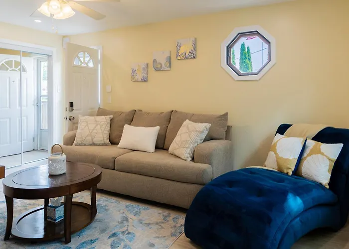 Seabreeze Lakeside Getaway