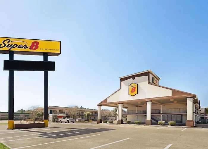Super 8 By Wyndham Gulfport Airport Nw Near Biloxi Motel