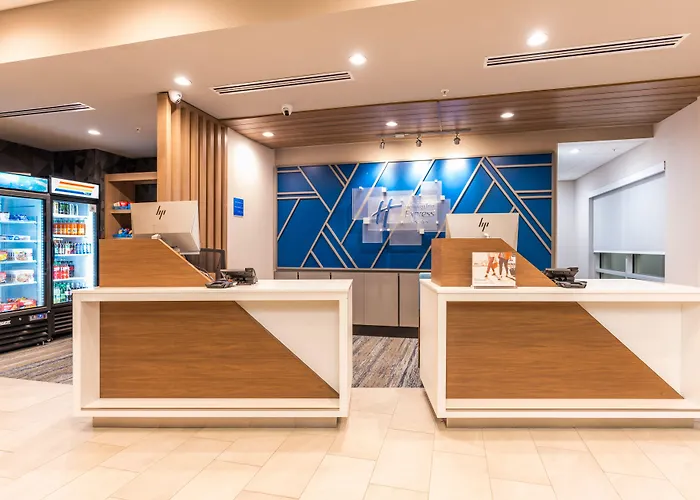 Holiday Inn Express & Suites Charlottesville By Ihg