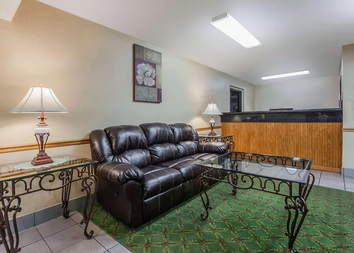 Super 8 By Wyndham Carrollton