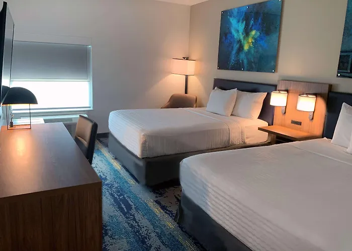 La Quinta Inn & Suites By Wyndham Galveston North At I-45