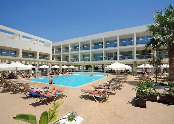 Nelia Gardens