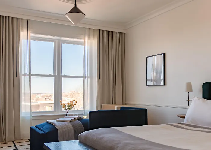 Longfellow Hotel