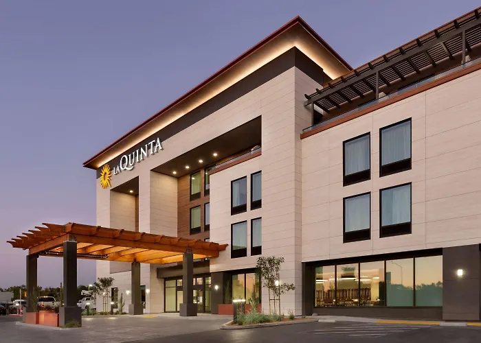 La Quinta Inn & Suites By Wyndham Santa Rosa Sonoma