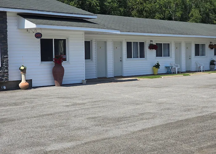 White Fang Motel Wawa