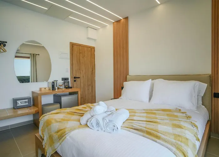 Omnia Deluxe Rooms