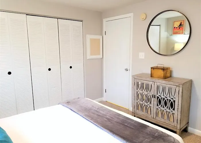Modern & Stylish Furnished 1 Bed 1 Bath