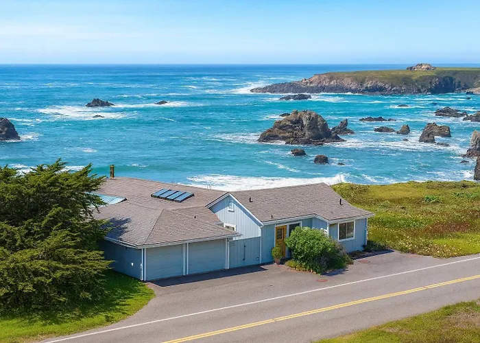 Seaside Elegance Oceanfront Escape With 3 Suites