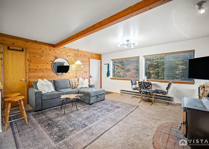 Ski Hill Views And Cozy Fireplace In Brianhead