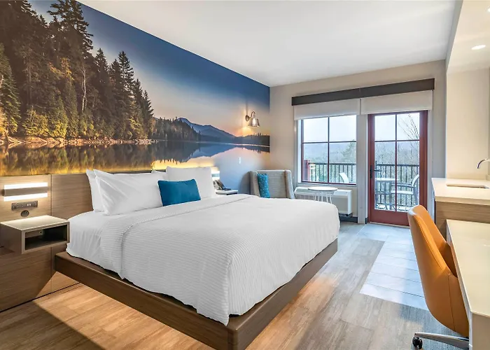 Cambria Hotel Lake Placid - Lakeside Resort
