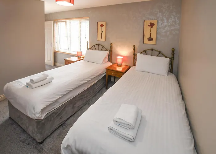 The Queens Hotel & Victoria Cloisters Apartments