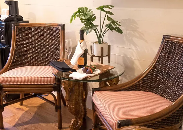 Silver Palms Inn & Historic Homes