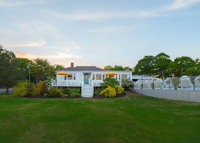 Rye Motor Inn - Oceanfront, Walk To Beach (Adults Only)