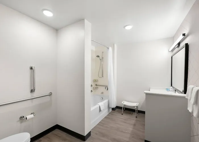 Everhome Suites Portsmouth - Newington By Choice Hotels