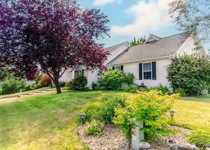 Family Home With Pool Table - Fall Weekly Savings