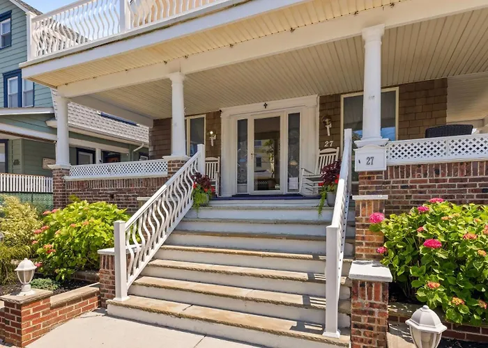 6 Bedroom Ventnor Estate Steps Away From The Beach