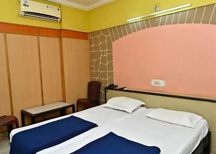 Hn Deluxe Lodge