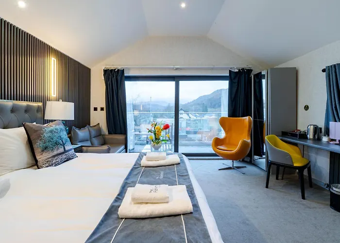 Waterhead Bath Suites - Parking And Light Breakfast