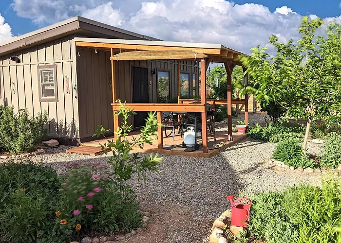 Basecamp Bluff - Bungalow With Patio, Dogs Welcome