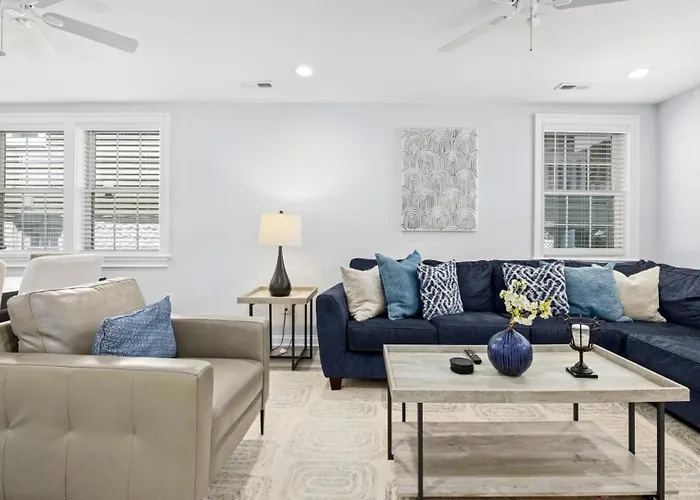 Stylish 3Br Oc Gardens With Patio And Parking